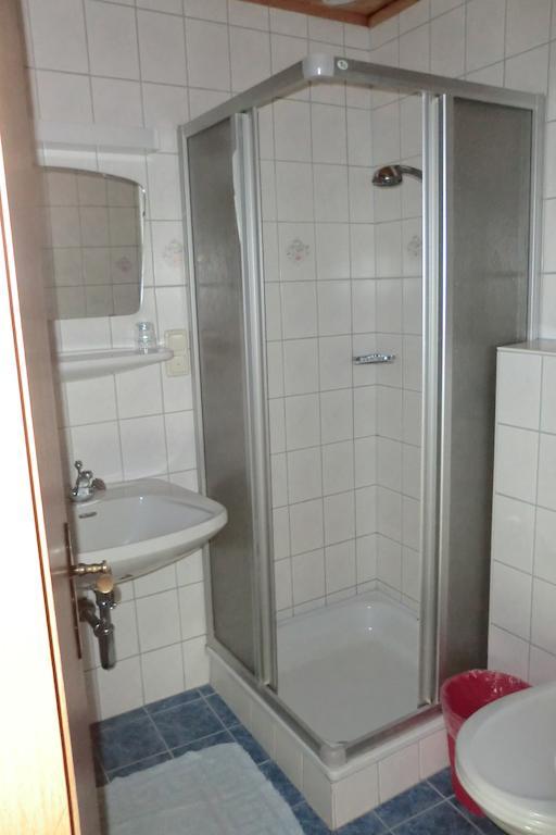 Weisses Roessl Werfen Hotel Ruang foto