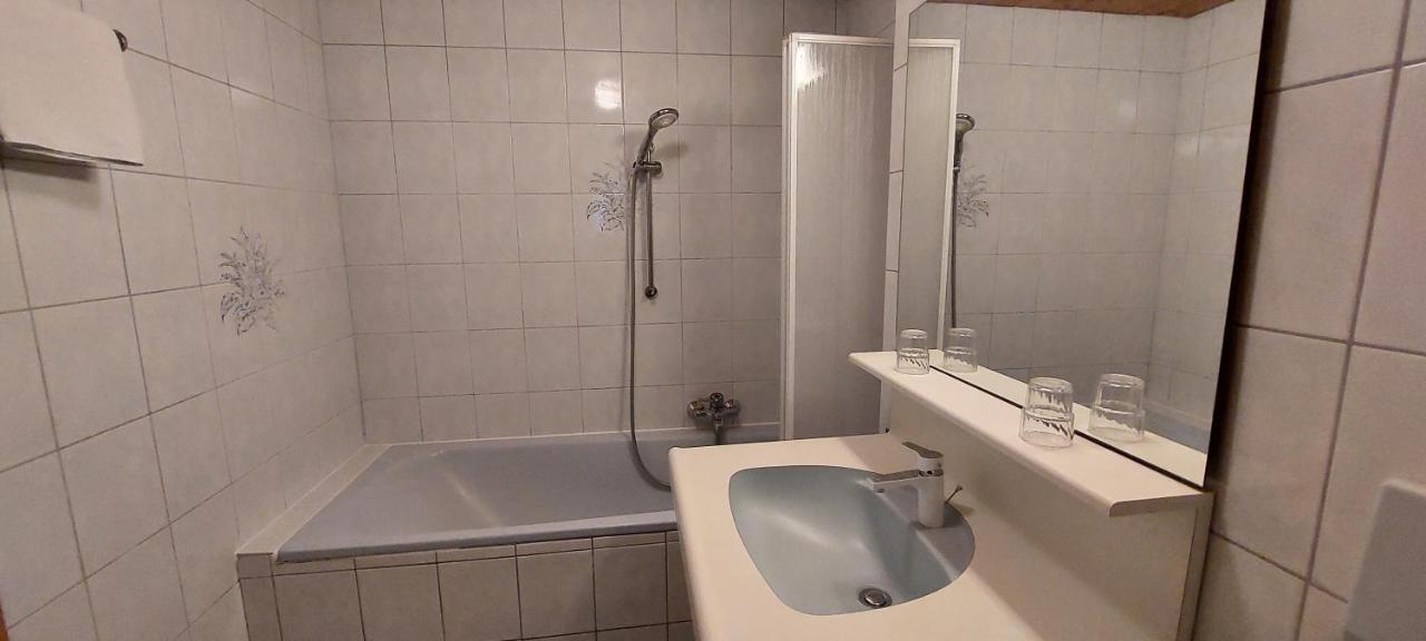 Weisses Roessl Werfen Hotel Bagian luar foto
