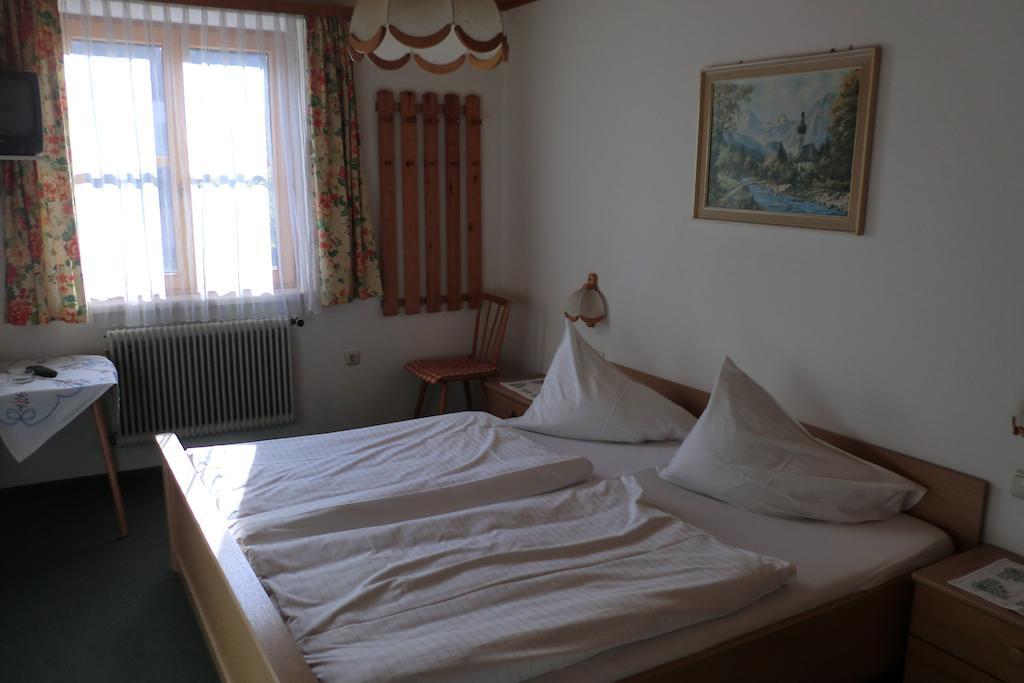 Weisses Roessl Werfen Hotel Ruang foto