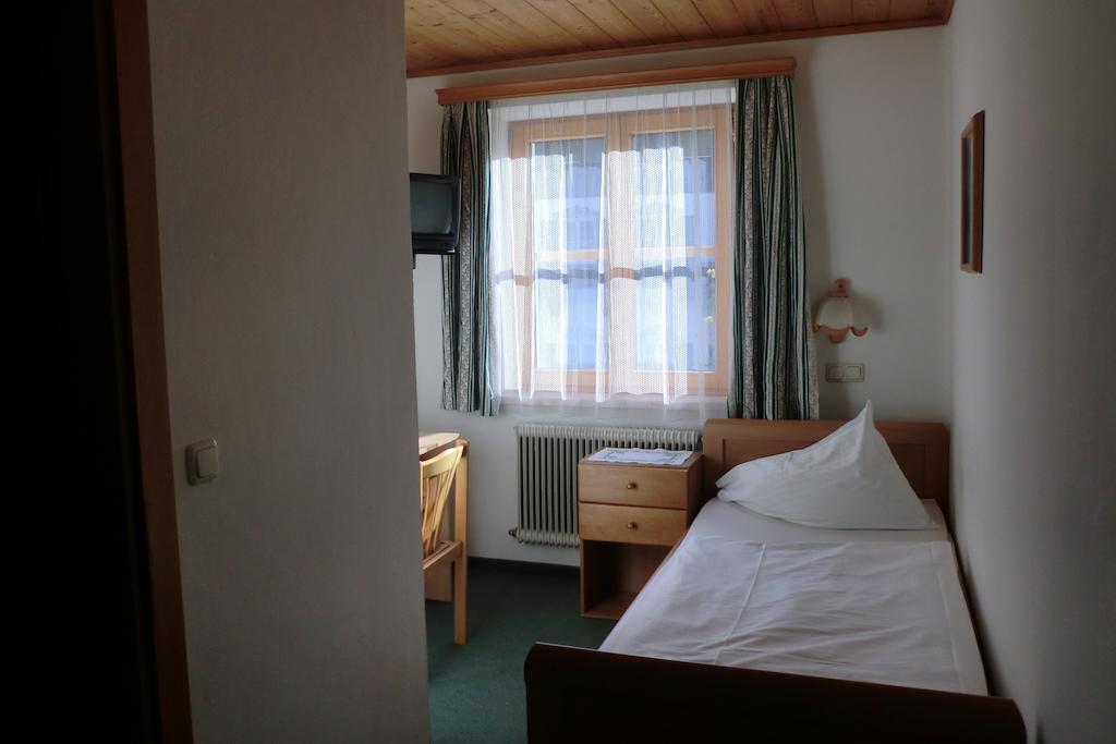 Weisses Roessl Werfen Hotel Ruang foto