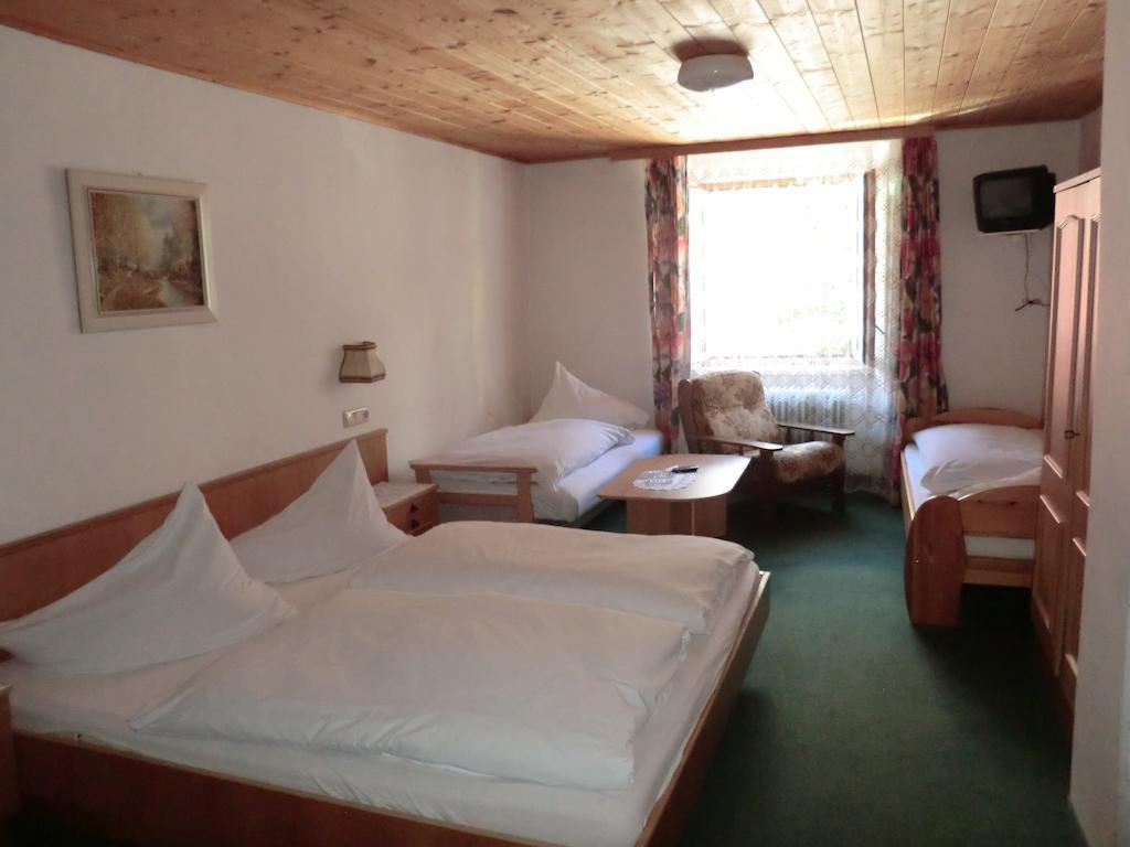 Weisses Roessl Werfen Hotel Ruang foto