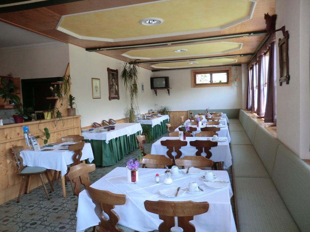 Weisses Roessl Werfen Hotel Bagian luar foto