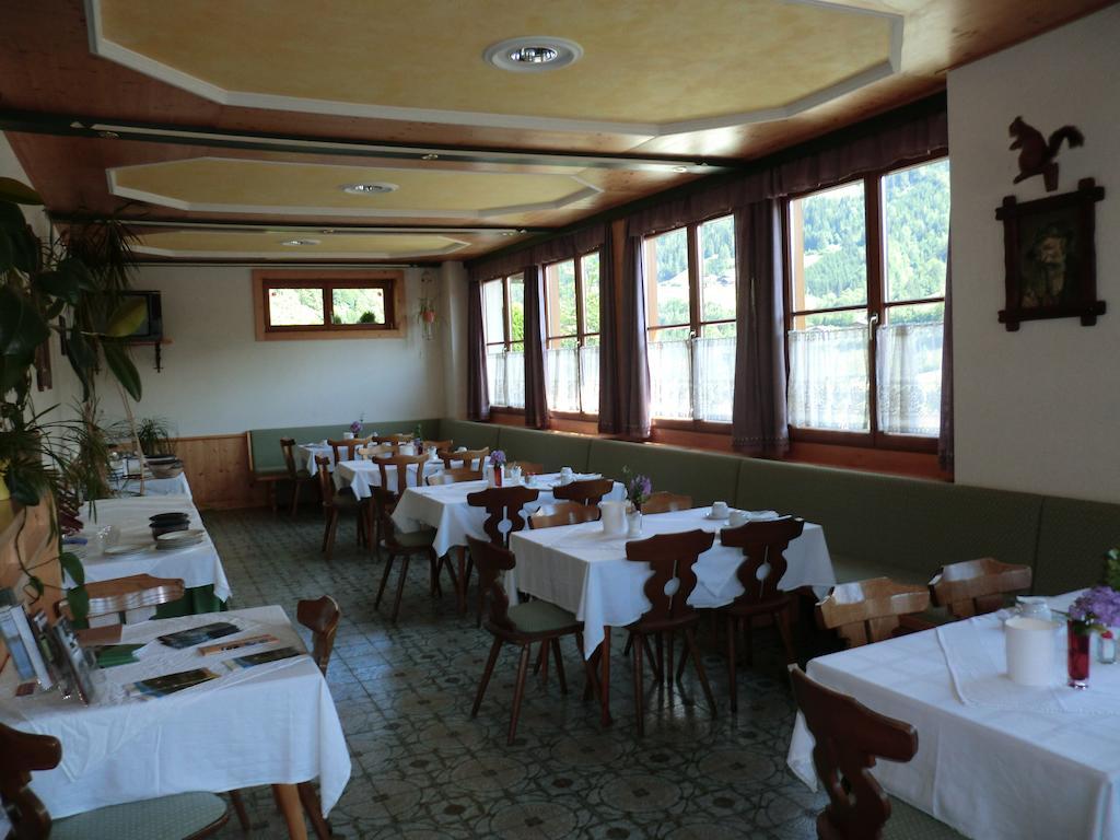 Weisses Roessl Werfen Hotel Bagian luar foto